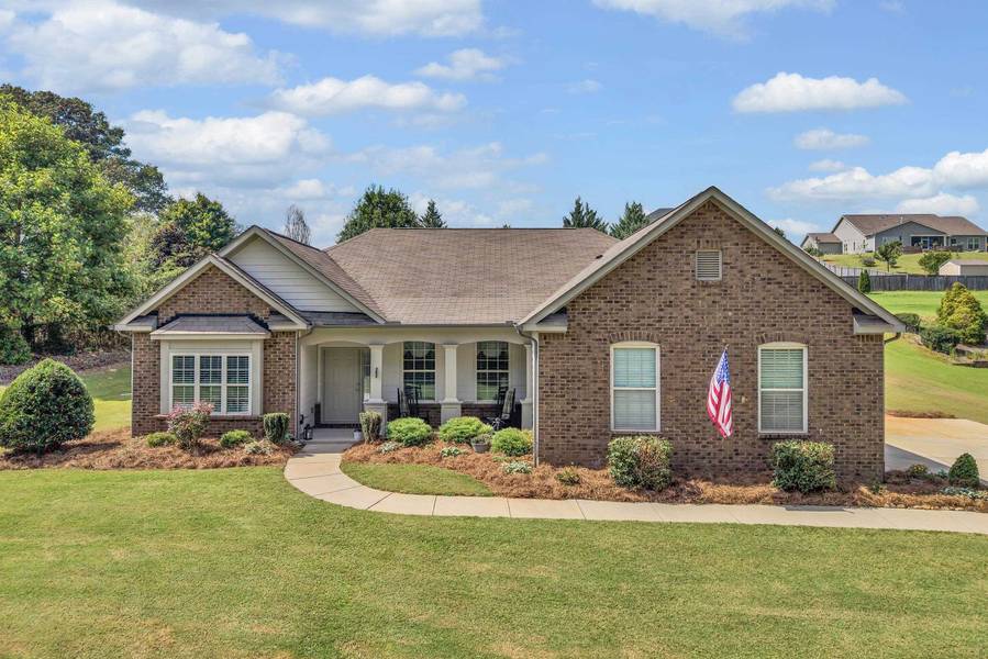 63 Scotts Bluff DR, Simpsonville, SC 29681