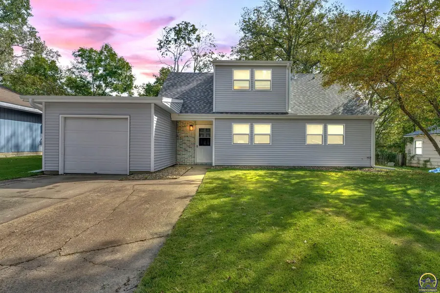 3637 SW 38th ST, Topeka, KS 66610