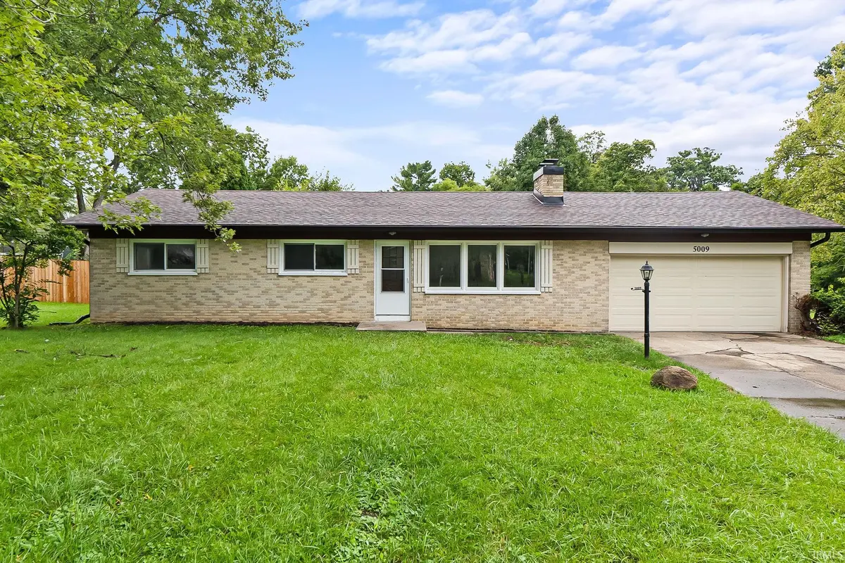 5009 Woodford DR, Fort Wayne, IN 46835-1405