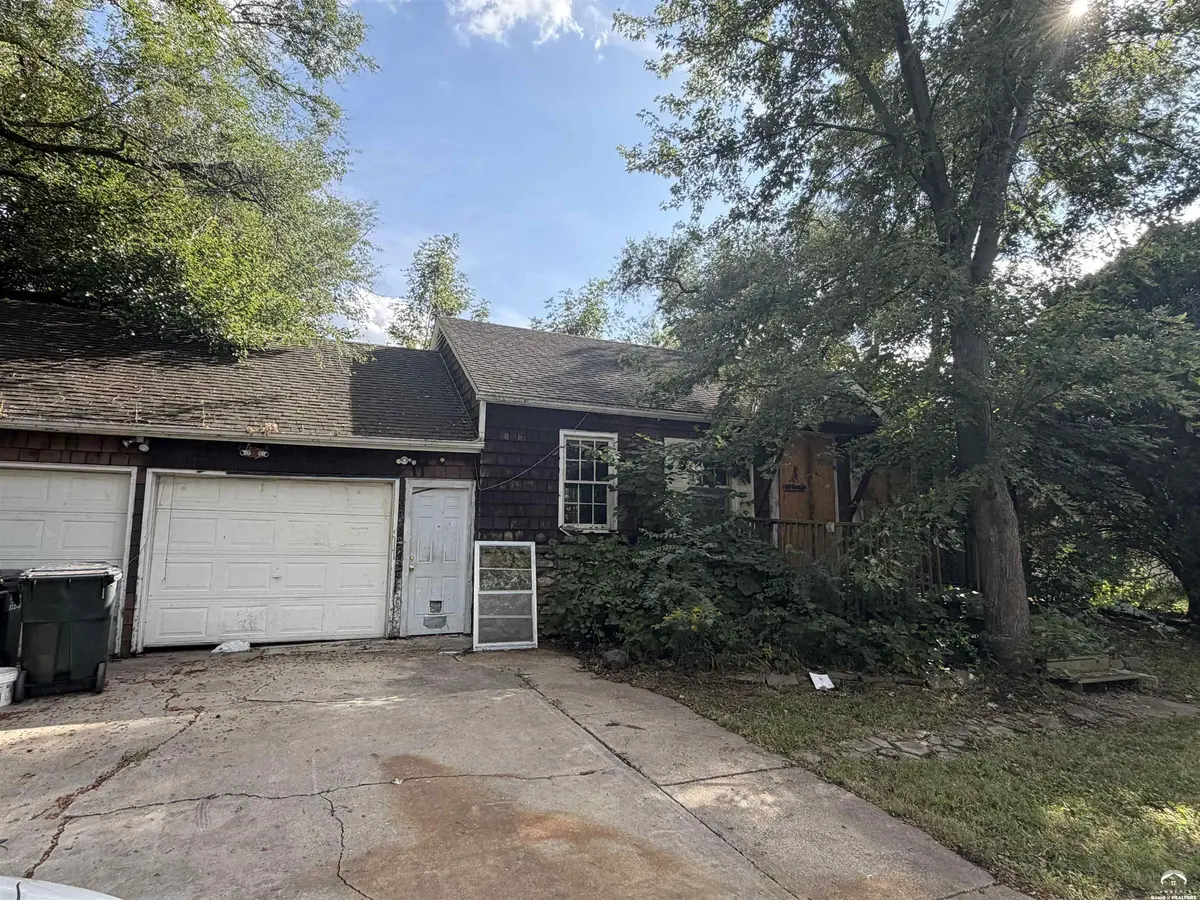 921 E 21st ST, Lawrence, KS 66046