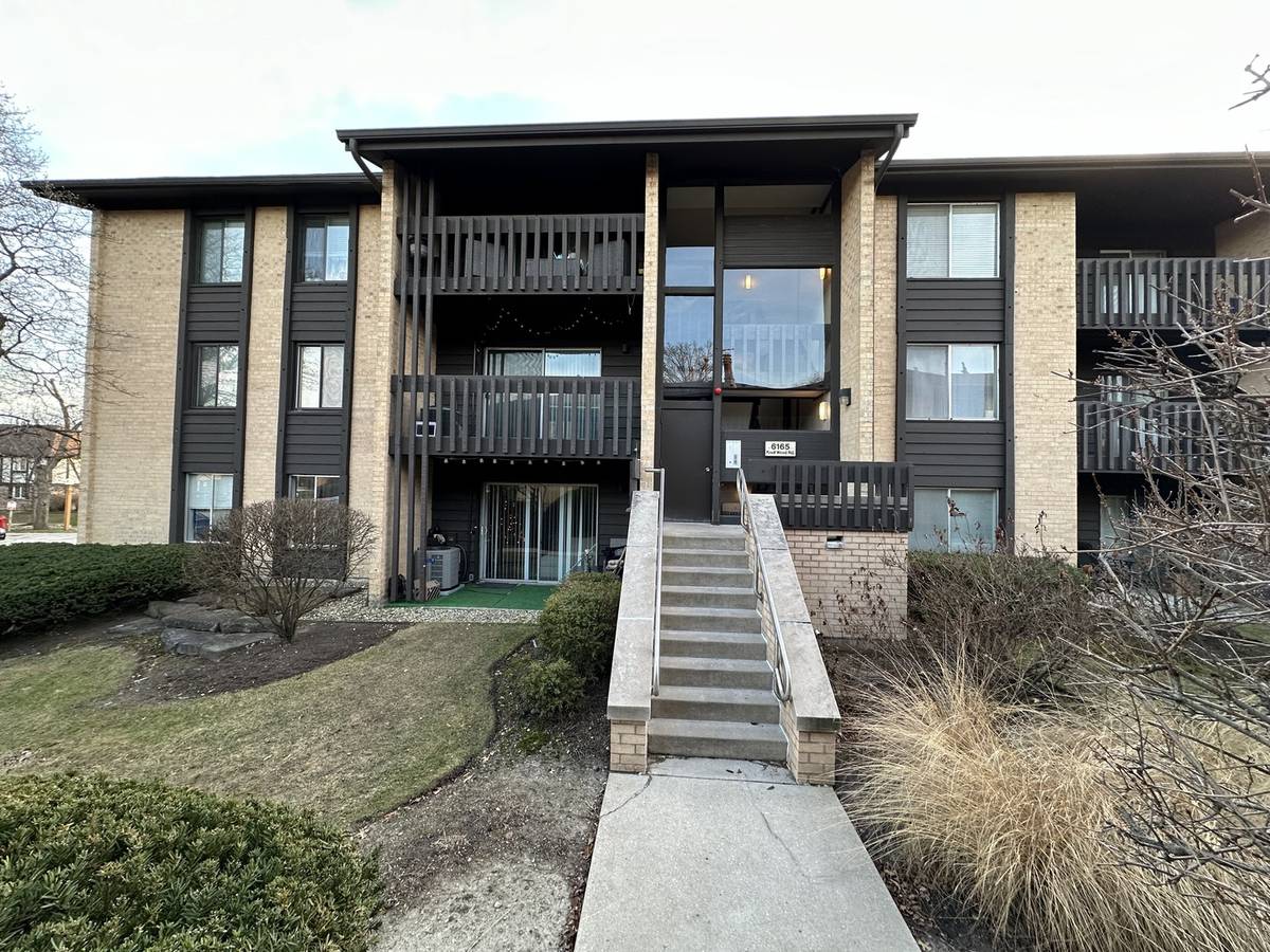 6165 Knoll Wood RD #41-204, Willowbrook, IL 60527
