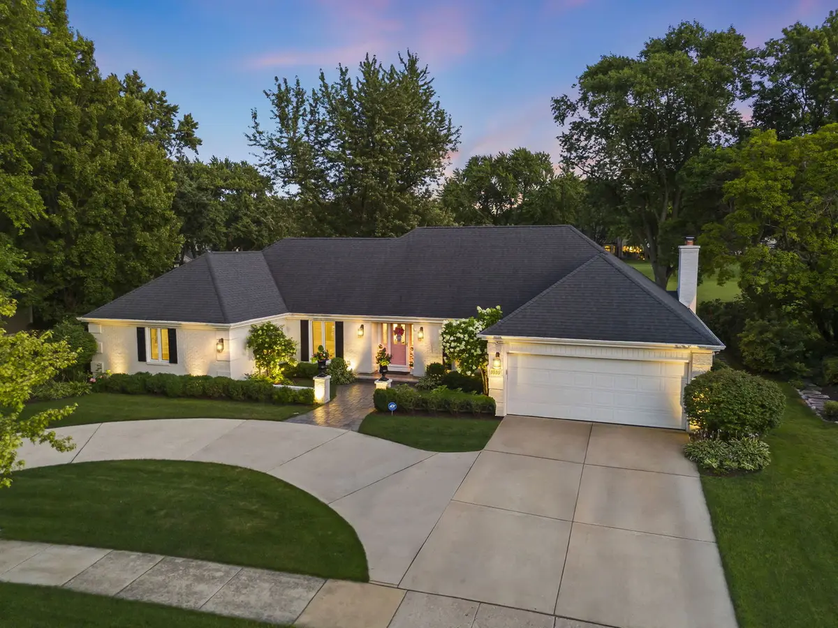 1010 Thunderbird LN, Naperville, IL 60563