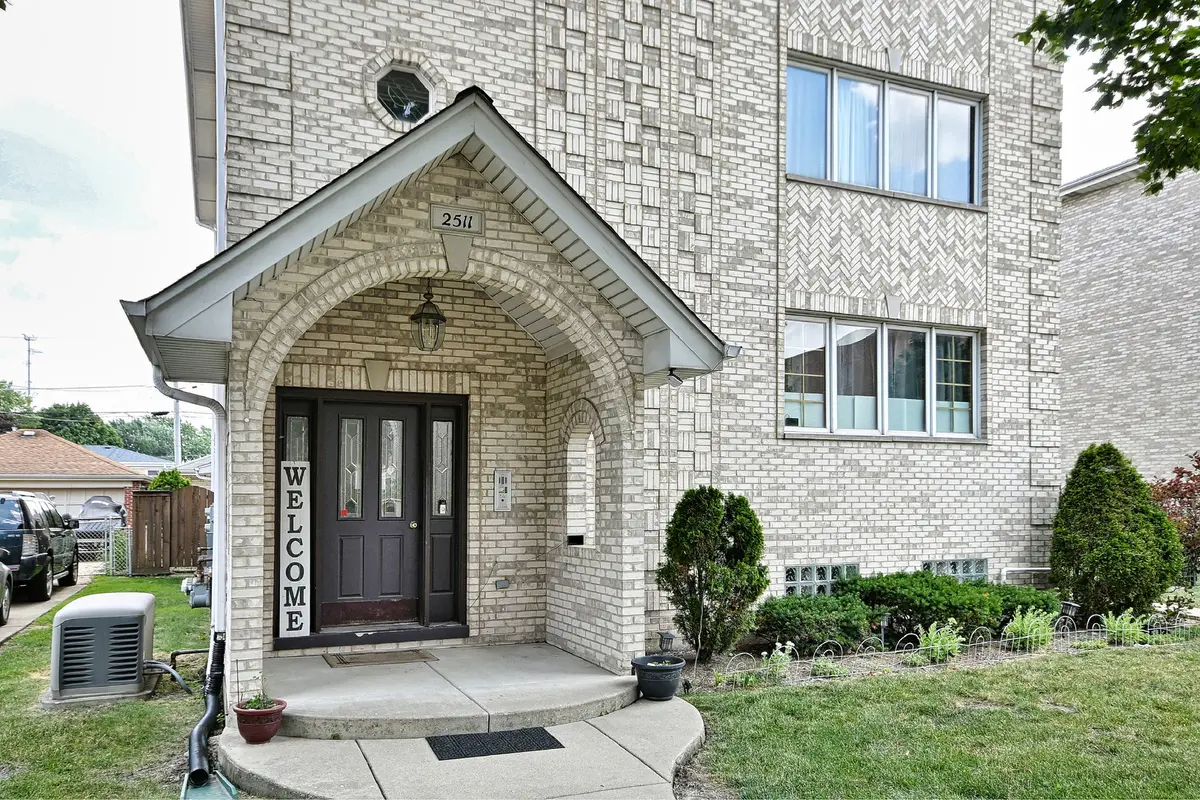 2511 N 74th AVE #3, Elmwood Park, IL 60707
