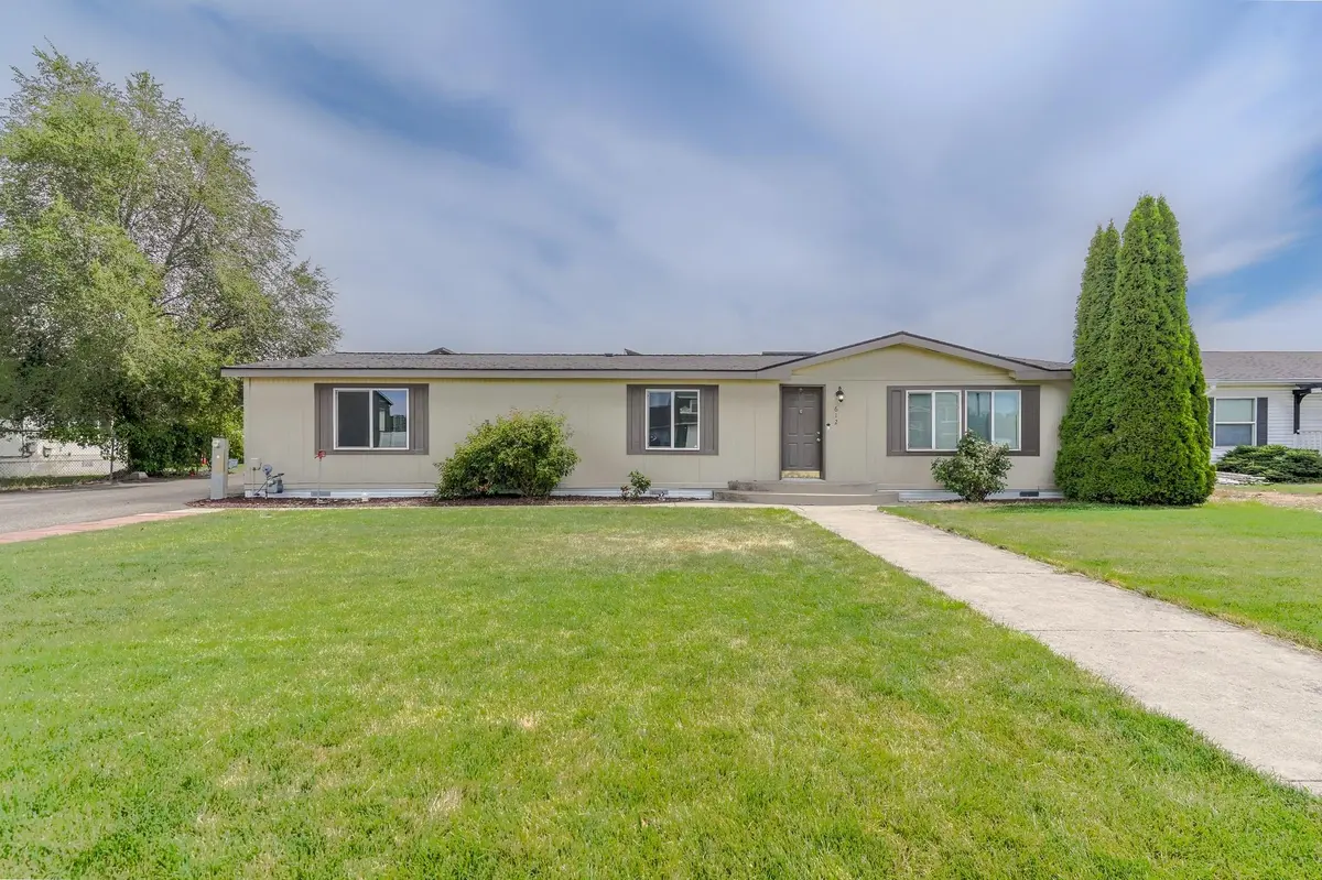 612 N Shamrock Rd, Veradale, WA 99037-8538