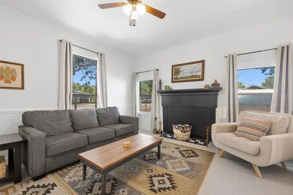 105 Ranchview DR, Johnson City, TX 78636