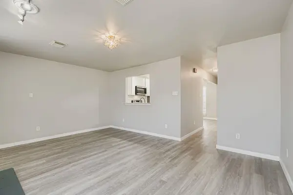 1827 River Crossing CIR #C, Austin, TX 78741