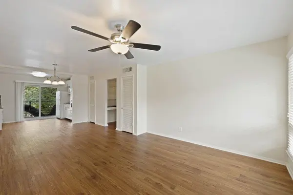 1210 Windsor RD #209, Austin, TX 78703