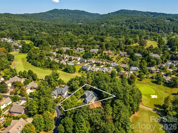 151 Shadowleaf DR, Hendersonville, NC 28739