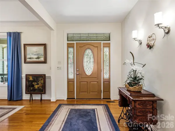151 Shadowleaf DR, Hendersonville, NC 28739