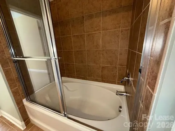 1000 E Woodlawn RD E #303, Charlotte, NC 28209