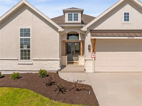 25104 W 141st TER, Olathe, KS 66061