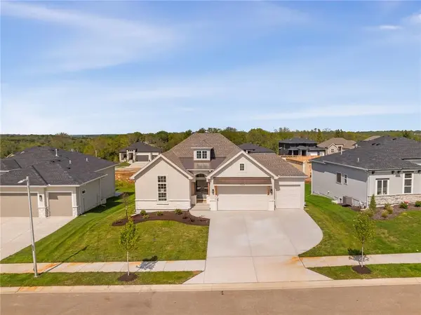 25104 W 141st TER, Olathe, KS 66061