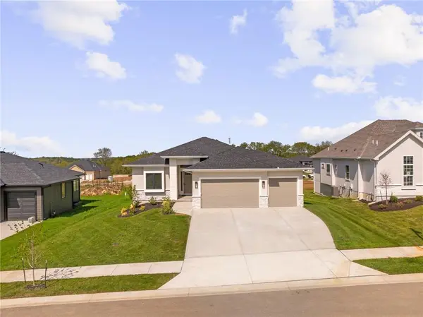 25128 W 141st TER, Olathe, KS 66061