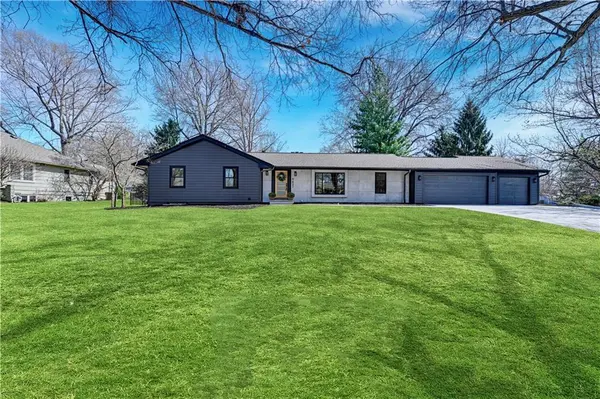 9427 Wenonga RD, Leawood, KS 66206