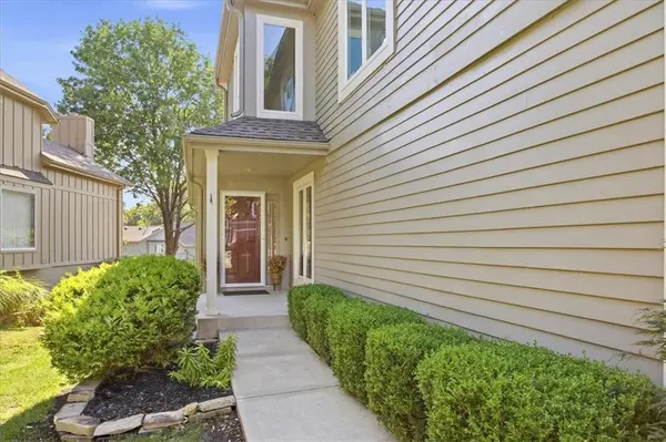 11919 Mackey ST, Overland Park, KS 66213