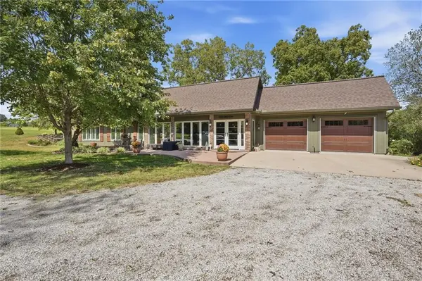 23805 S Scottsdale DR, Peculiar, MO 64078