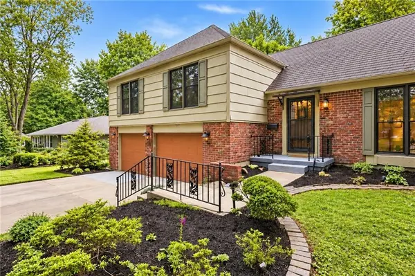 4506 W 93rd TER, Prairie Village, KS 66207