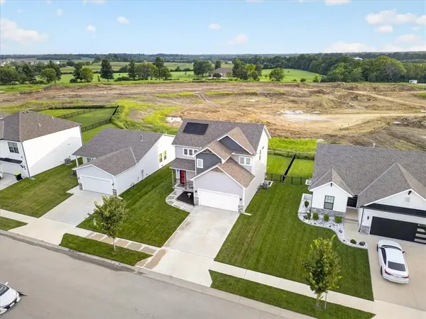 27403 E Cedar Grove DR, Lee's Summit, MO 64086
