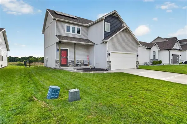 27403 E Cedar Grove DR, Lee's Summit, MO 64086