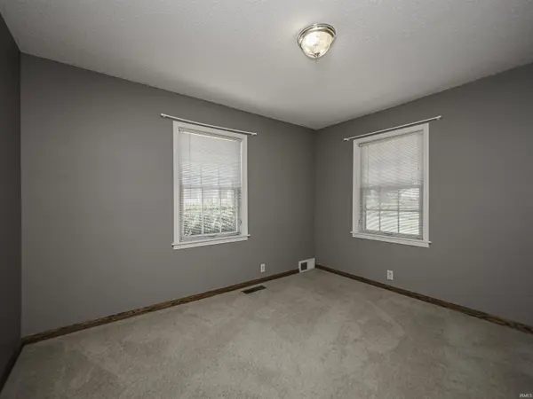 15 E Fletchall ST, Poseyville, IN 47633
