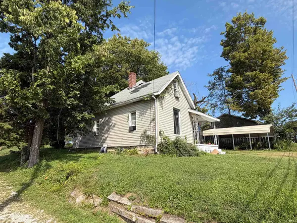 33 M ST, Bedford, IN 47421