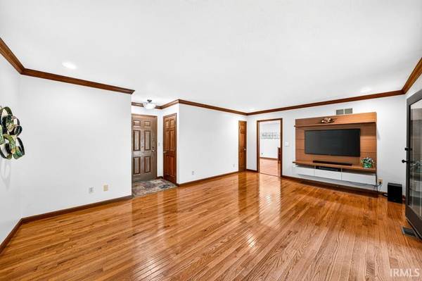 20787 Windrush CT, South Bend, IN 46614-5166