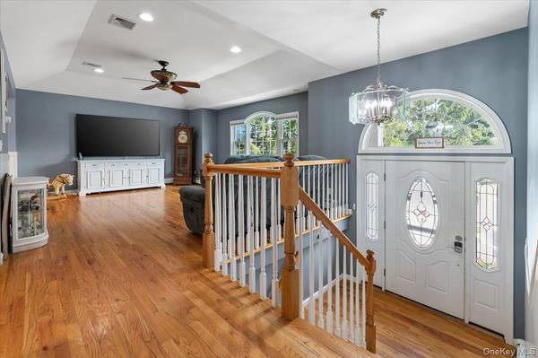 16 Taft AVE, Bethpage, NY 11714
