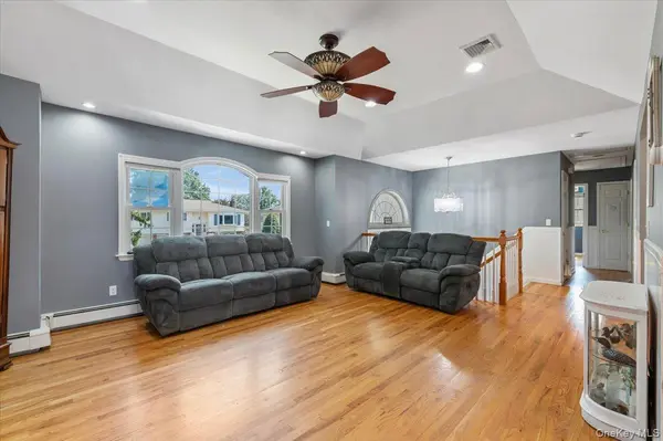 16 Taft AVE, Bethpage, NY 11714