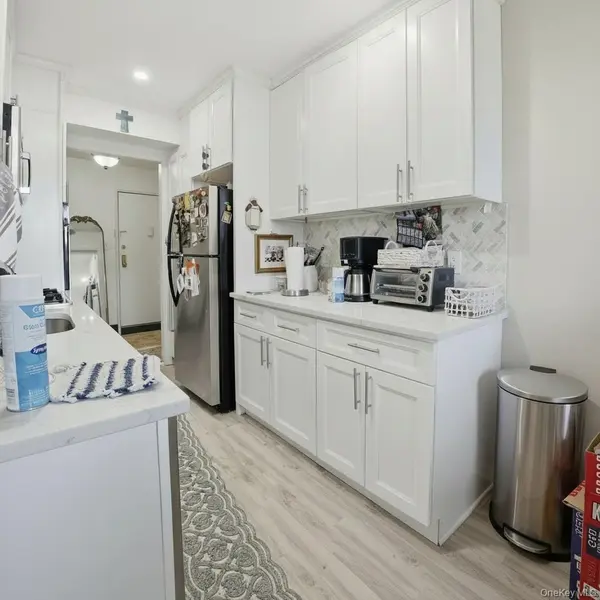 60 Hempstead AVE #2H, Lynbrook, NY 11563