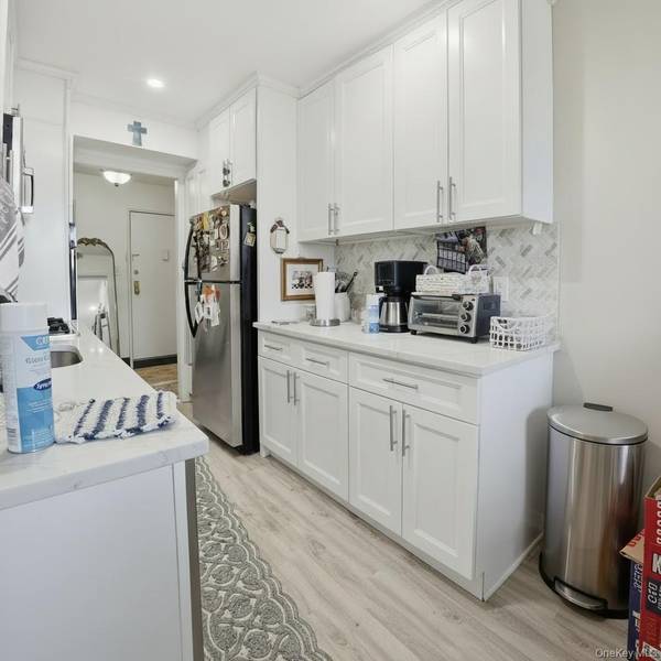 60 Hempstead AVE #2H, Lynbrook, NY 11563