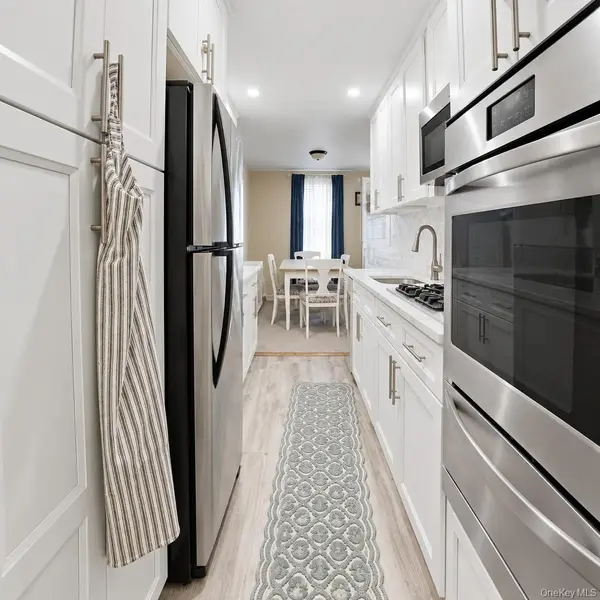 60 Hempstead AVE #2H, Lynbrook, NY 11563