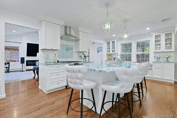 16 Annette LN, Suffern, NY 10901