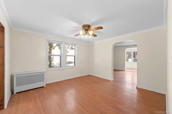 1 Lewis PL, Lynbrook, NY 11563
