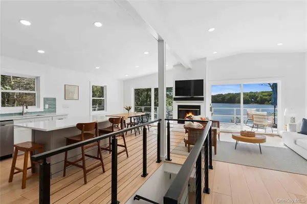 90 Little Fresh Pond RD, Southampton, NY 11968