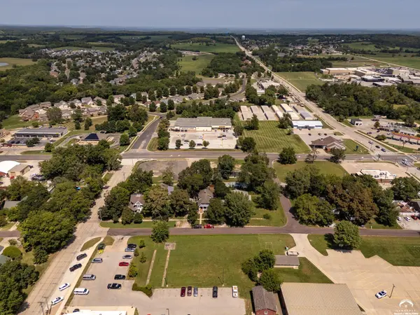 700 Baker ST, Baldwin City, KS 66006