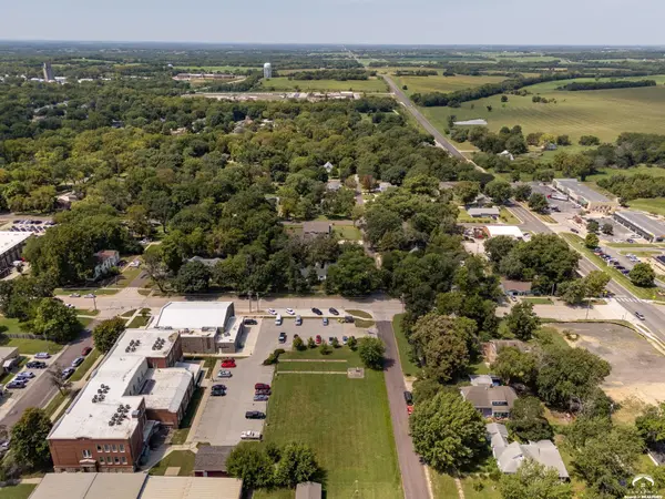 700 Baker ST, Baldwin City, KS 66006