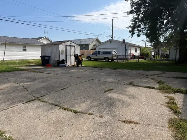 1525 2nd ST, Bedford, IN 47421
