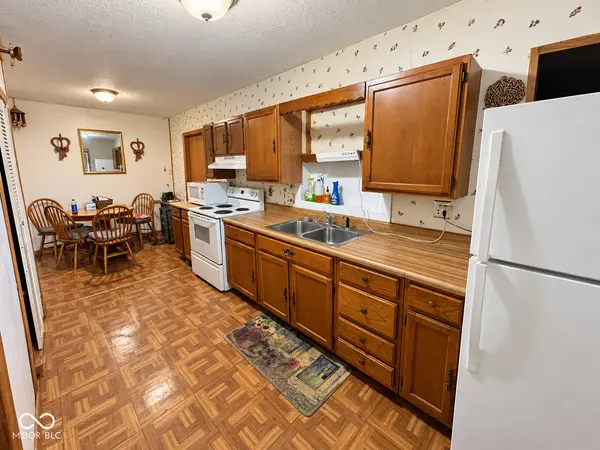 5498 E Main ST E, Avon, IN 46123