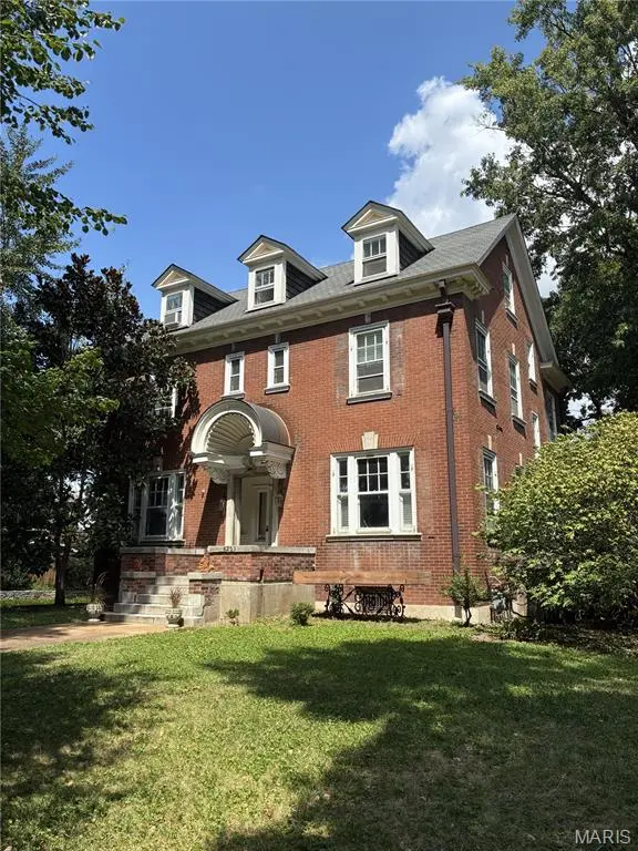 6253 Washington AVE, St Louis, MO 63130
