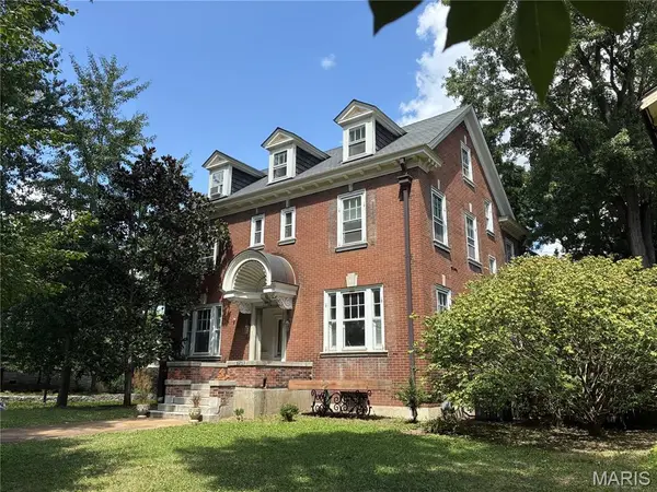 6253 Washington AVE, St Louis, MO 63130