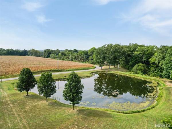 103 Fisher AVE, Panama, IL 62077