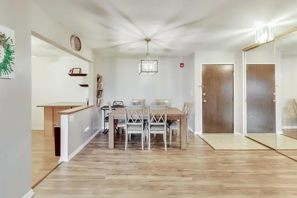 445 S Cleveland AVE #302, Arlington Heights, IL 60005