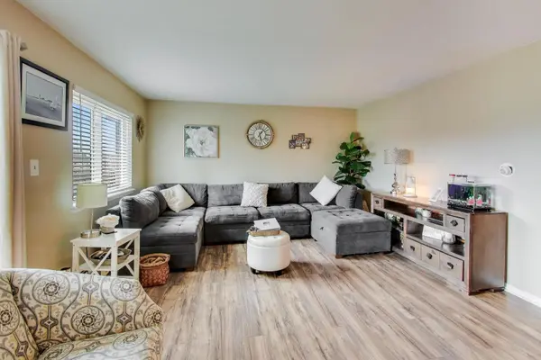445 S Cleveland AVE #302, Arlington Heights, IL 60005