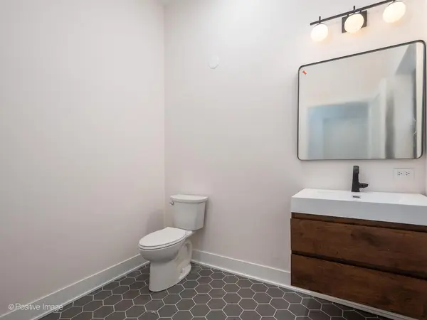 846 N Ashland AVE #1F, Chicago, IL 60622