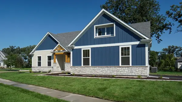 214 Burr Oak CIR, Elgin, IL 60124