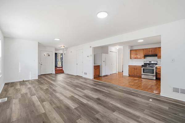 657 S Mcalister AVE, Waukegan, IL 60085