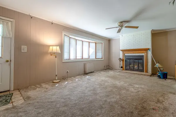 2006 Old Peterson RD, Libertyville, IL 60048