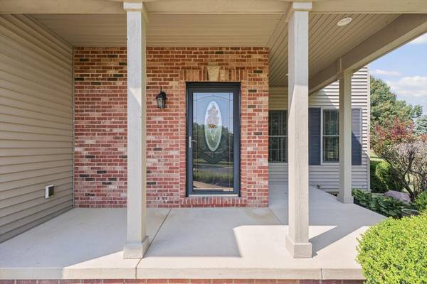 30 Long Grove DR, Monticello, IL 61856