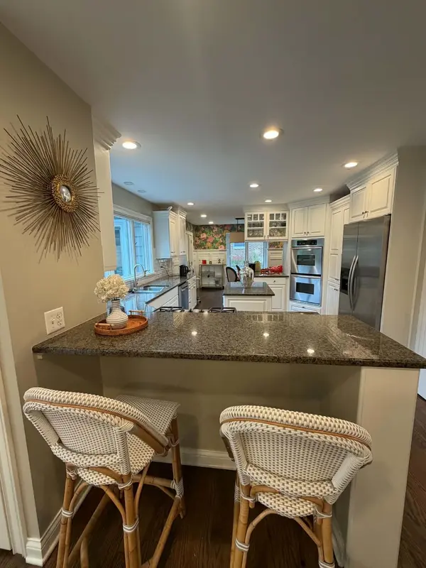 26W355 Blackhawk DR, Wheaton, IL 60189