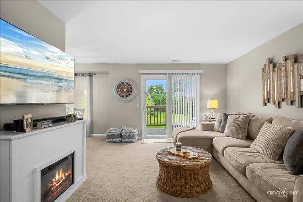 875 Golf Course RD #3, Crystal Lake, IL 60014